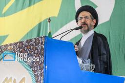 واکنش امام جمعه تهران به دست نوشته شهید رشید/ ایشان می‌نویسند «خداکند جان این حقیر به دست مبارک حضرت عزرائیل ستانده شود»