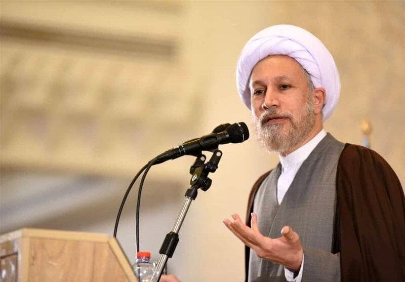 روایت امام جمعه شیراز از نظرسنجی‌ موسسات غربی؛ دل‌های مردم اروپا و آمریکا با ما همراه است/ ما یک ایران تنها بیشتر نیستیم و طرف مقابل همه کفر هستند