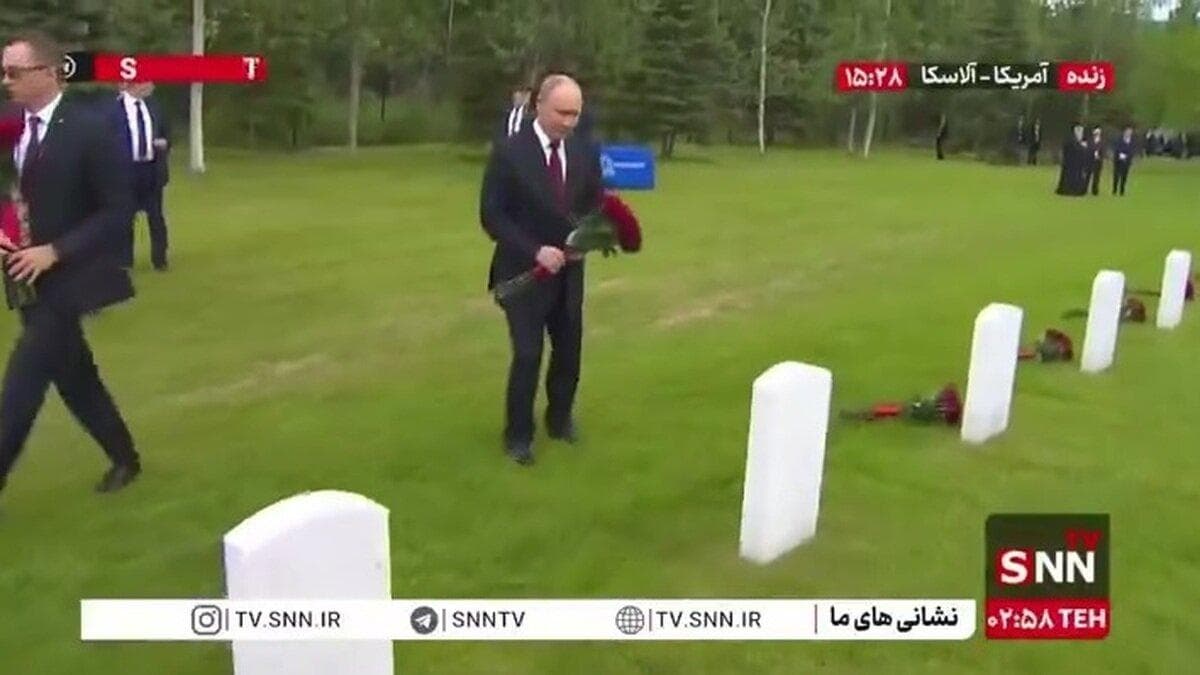 ببینید | پوتین پس از گفت‌وگو با ترامپ، به قبرستان خلبانان شوروی رفت