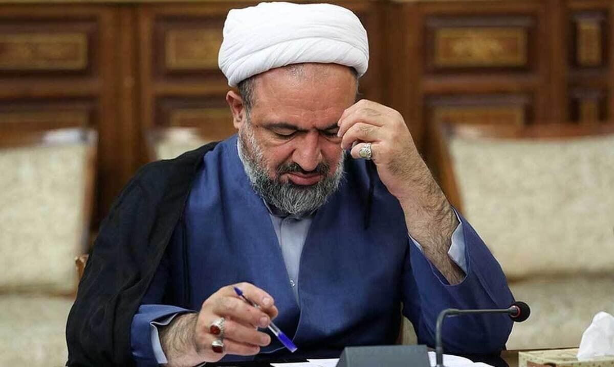 توهین عجیب حمید رسایی به استاندار مازندران؛ با تخصص مجاری ادراری استاندار شدی/به حجاب اعتقاد نداری، مردم هم به استانداری شما اعتقادی ندارند