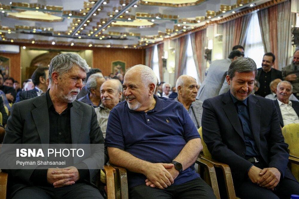 سفر یک‌روزه محمدجواد ظریف و سیدعباس صالحی به اصفهان به‌خاطر فرشچیان/ عکس