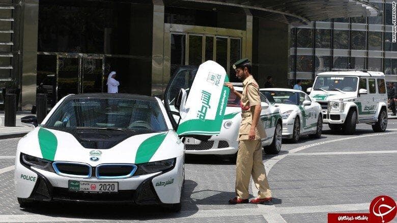 ببینید | تعجب توریست آمریکایی از دیدن خودروهای لوکس پلیس در دبی