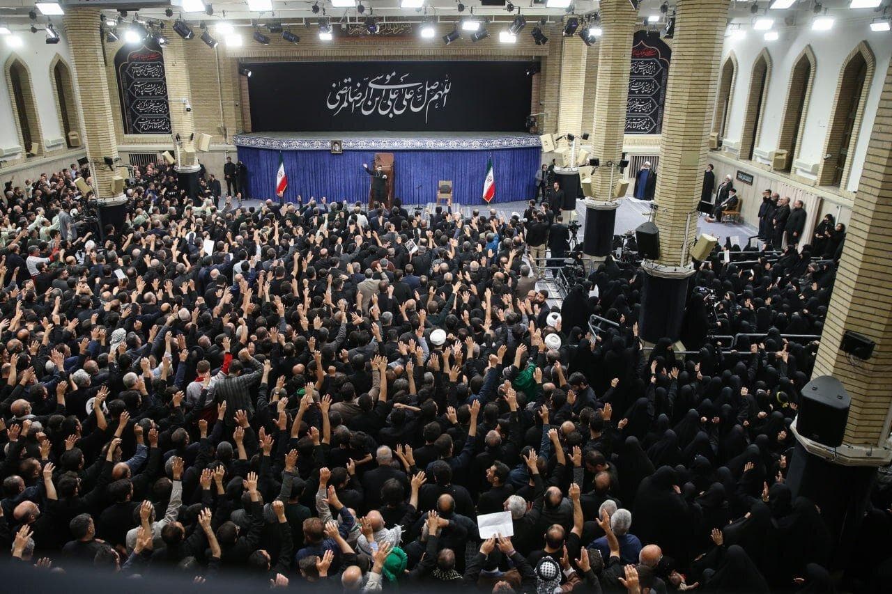 ببینید | رهبر انقلاب: در بین این جمع ابلهی که نشستند که جایگزین برای جمهوری اسلامی در ایران پیدا کنند، یک ایرانی هم بود، خاک بر سر آن ایرانی!