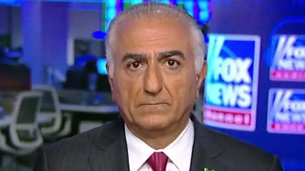 کیهان: رضا پهلوی برای آمدن به ایران بعد از جنگ اخیر، 5تاج سفارش داده بود تا در ایران تاجگذاری کند