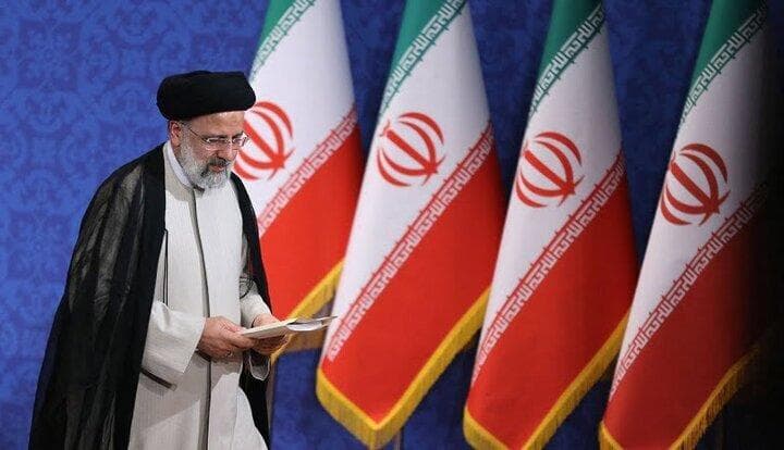 مهاجری: دولت سیزدهم با عبارت "بانیان وضع موجود" مشکلات را به گردن دولتهای قبل انداخت/ پزشکیان با اینکه وارث ناکارآمدی دولت قبل است،آنگونه حرف نمی زند