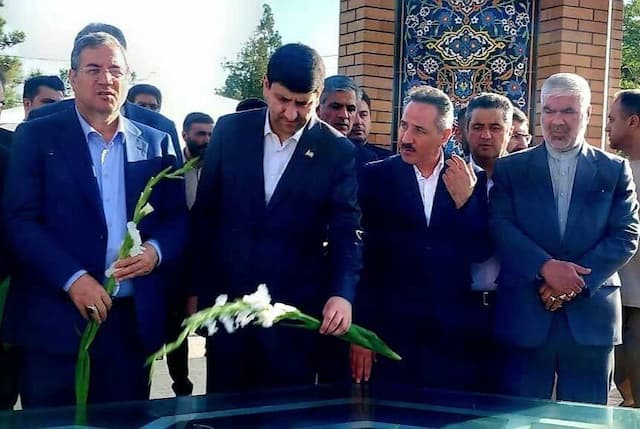 ادای احترام وزیر ارتباطات به شهدای ارومیه