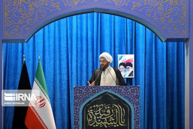 کنایه خطیب موقت نماز جمعه تهران به دولت اصلاحات؛ در دهه 70 مساجد کم رنگ شدند/ اگر خانه‌های خدا مورد بی مهری قرار نمی‌گرفتند، حال و هوای دیگر می‌داشتیم