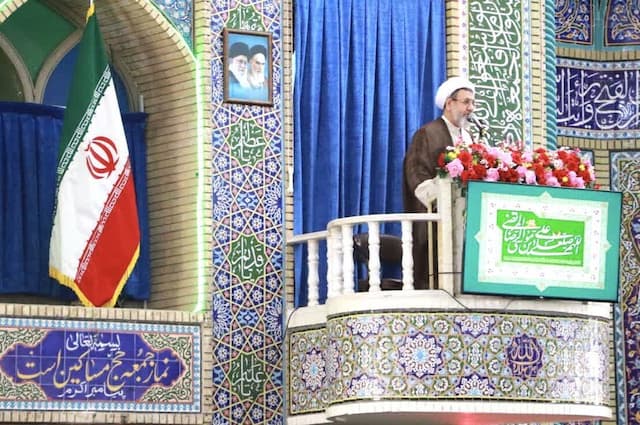 گروه‌های سیاسی اجازه ندهند وحدت دچار خدشه شود