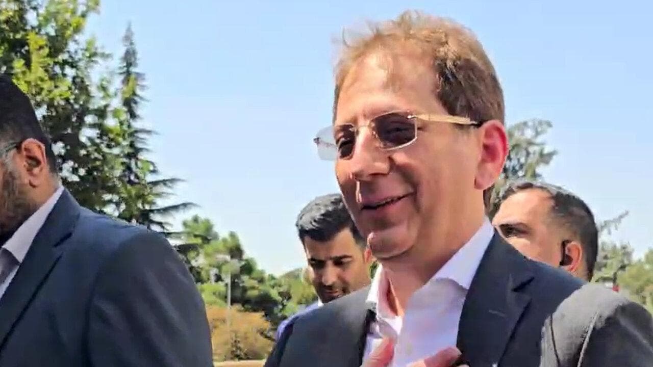 ببینید | استقبال عجیب از بابک زنجانی در نمایشگاه بین‌المللی!