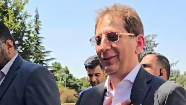 ببینید | استقبال عجیب از بابک زنجانی در نمایشگاه بین‌المللی!