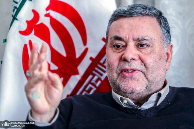 انتقاد ادامه دار تسنیم از محمد صدر و اظهاراتش در مورد روسیه؛ او حتی از درک حداقلی‌ترین بایسته‌های جاری در عالم سیاست عاجز است