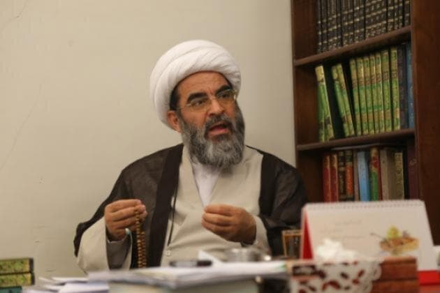 عضو جامعه مدرسین: مردم در تشخیص اینکه حلال و حرامشان را ازچه کسی بگیرند دچار سردرگمی شدند/ مقام معظم رهبری را برجسته‌ترین نائب امام زمان(عج) می‌دانیم