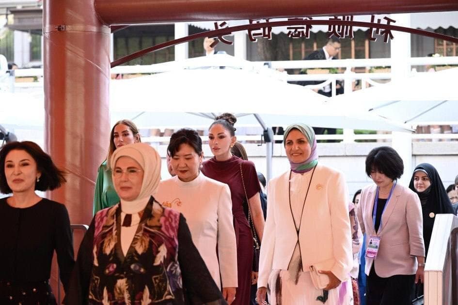 ببینید | دختر پزشکیان در جمع همسران روسای جمهور عضو سازمان شانگهای