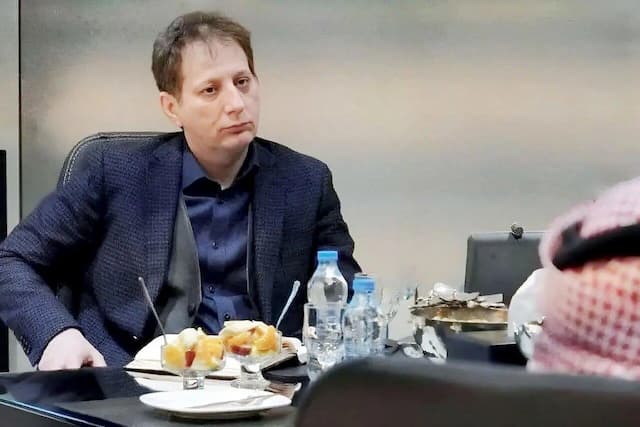 بابک زنجانی واقعا پول دارد یا باز هم مثل گذشته کاسه ای زیر نیم کاسه است؟/ بابک زنجانی برای شهرام جزایری"بابک عزیزم" است!