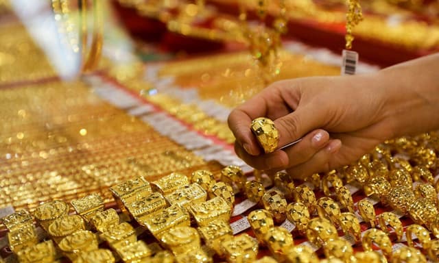 ۴ پیش‌بینی درباره قیمت طلا تا دی‌ماه/ هدف بعدی قیمت طلا چه عددی است؟