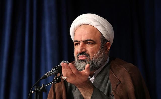 انتقاد رسانه نزدیک به قالیباف از برداشت گزینشی رسایی از بیانات رهبر انقلاب/ بارها دفتر رهبری و نام آقای حجازی را مخاطب قرار می‌دهد اما...