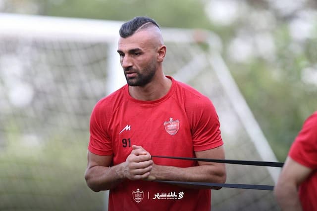 این فصل در ایران می‌ماندم، آقای گل می‌شدم/خیلی زود به پرسپولیس برمی‌گردم