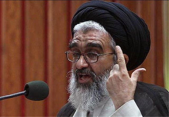امام جمعه قم: دشمن به جای جنگ مستقیم، دنبال فروپاشی کشور از درون بود/ جنگ ترکیبی دشمن شامل عملیات روانی، فشار اقتصادی و تهاجم فرهنگی بود اما...