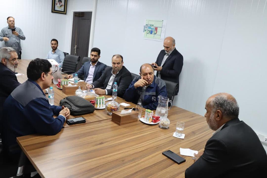 نشست محمدرضا صباغیان با مدیرعامل و تعدادی از مسئولان شرکت سنگ‌آهن مرکزی ایران