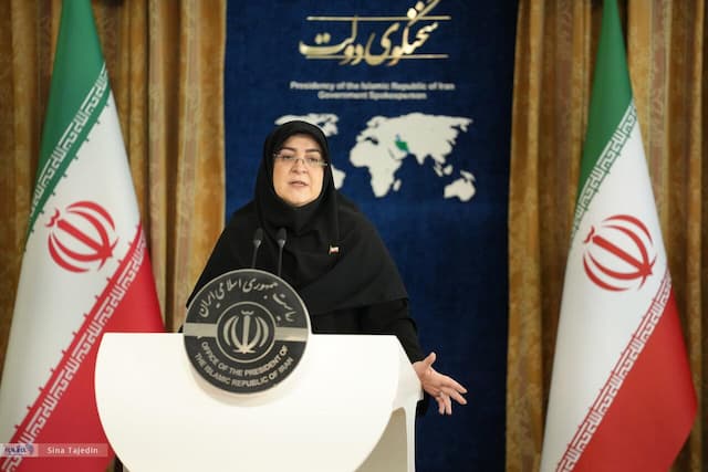 سخنان مهاجرانی درباره سفر پزشکیان به نیویورک/ با اعتراض ایران، مجوز بازرسان آژانس لغو شد/ اگر مسئله ویژه‌ای نباشد، از اول مهر ساعت کاری مثل قبل می‌شود