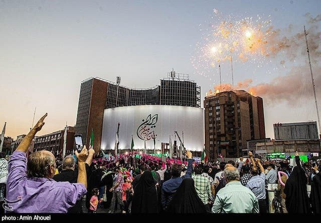 ببینید | جشن بزرگ میلاد پیامبراکرم(ص) در میدان ولیعصر(عج) تهران