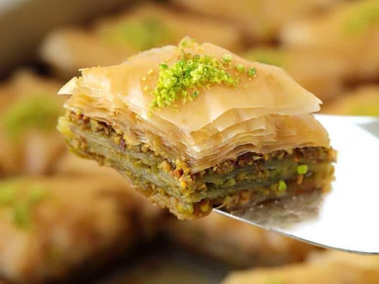 علت اصلی خمیر شدن باقلواهای خانگی چیست؟