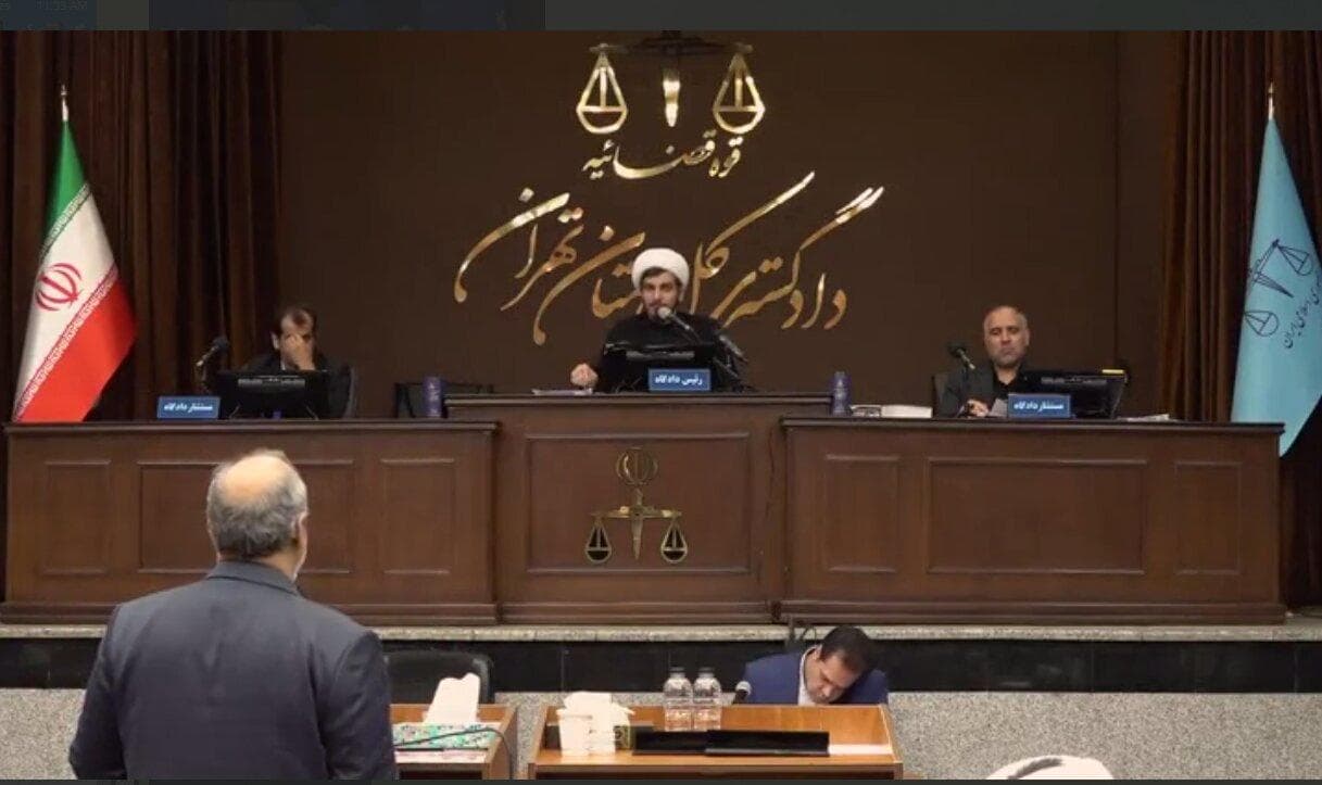 روایتی هولناک از صحنه سازی های منافقین + ویدئو |‌ داداشم را بردند سردخانه و با قیچی توی سرش جای ژ۳ درآوردند!