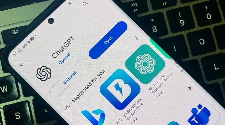 اپلیکیشن موبایل ChatGPT دو میلیارد دلار درآمدزایی کرد | فاصله افسانه‌ای چت‌بات OpenAI با رقبا