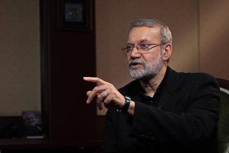 کنایه های لاریجانی به آمریکایی ها | وظیفه داریم کنار برادرانمان در منطقه باشیم اما به آن‌ها دستور نمی‌دهیم | می‌گویند یک شکلاتی به شما می‌دهیم اگر....