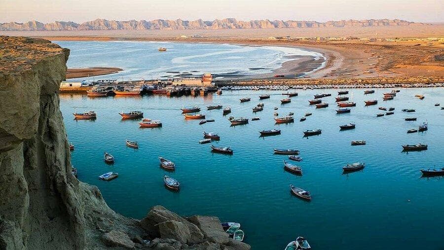 سقوط هولناک خودرو به دریا در چابهار + ویدئو