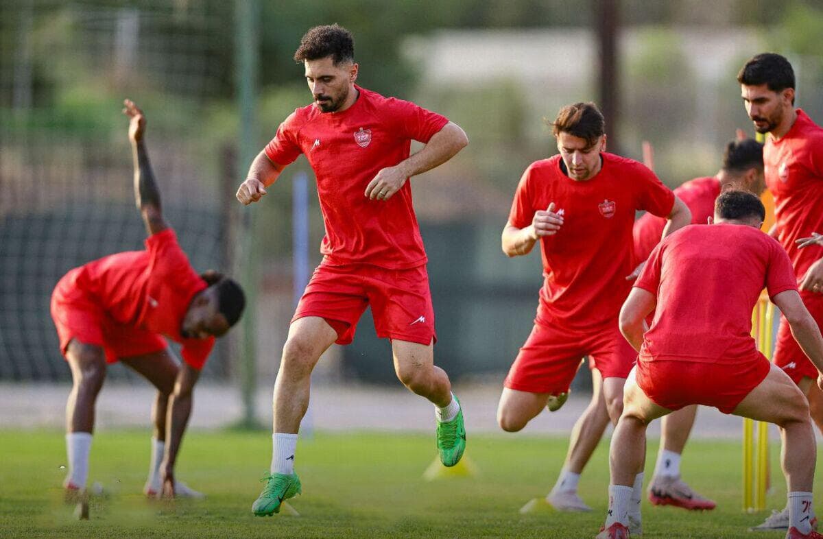 آبی‌ها قد کشیدند، قرمزها سفید شدند! | رقابت متفاوت استقلال و پرسپولیس