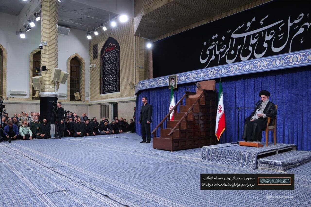 رهبر انقلاب: ان‌شاءاللّه خدا به حرکت ملت ایران ریشه‌ی این سرطان عمیق مُهلک را از این مهلکه بکند | ویدئو