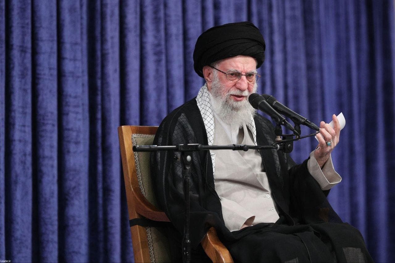 رهبر انقلاب: آن‌هایی که توئیت میزنند، بفهمند چه ‌می‌کنند