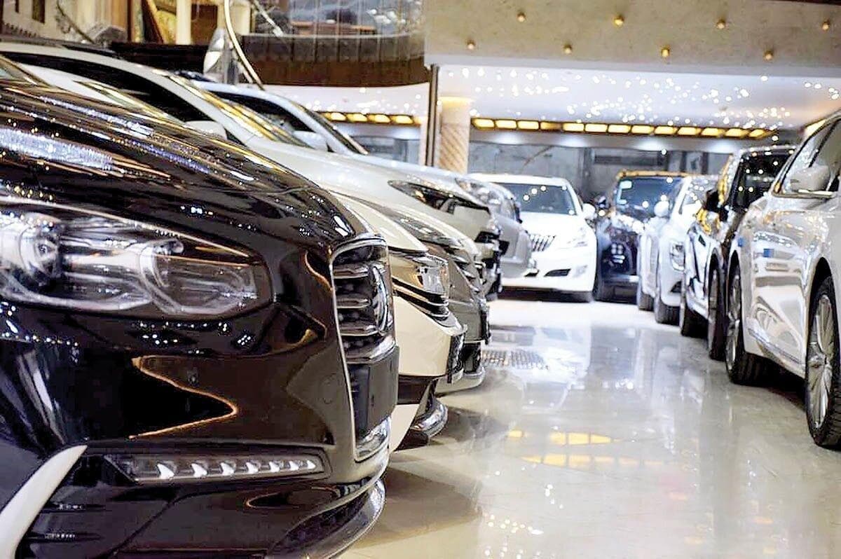 سیگنال گرانی خودروهای خارجی با افزایش قیمت دلار؛ افزایش قیمت از ۱۸ تا ۸۴ میلیون تومان | جدول قیمت ها