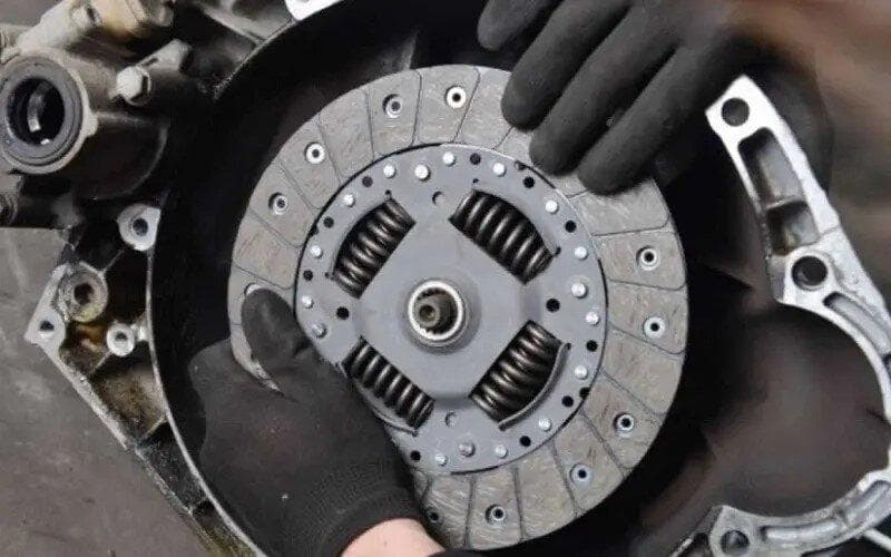بهترین زمان تعویض دیسک و صفحه؛ علائم و توصیه‌های ضروری