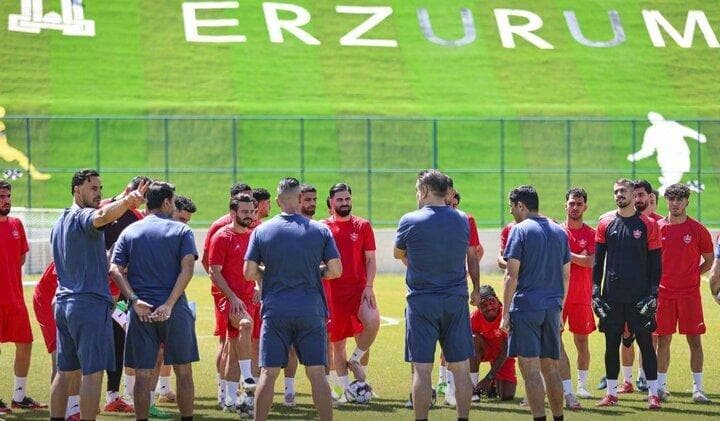 این بازیکن باید تا ۴۰ سالگی در پرسپولیس بماند | جای قلعه‌نویی بودم ۷-۸ بازیکن را انتخاب نمی کردم