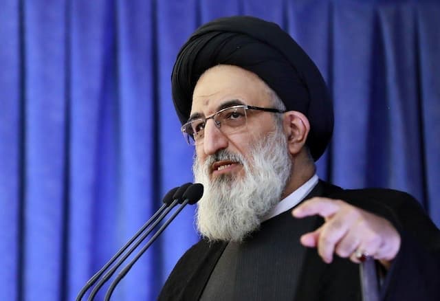 امام جمعه کرج: چرا بانوی البرزی را ماه‌هاست ‌به بند کشیده‌اید؟