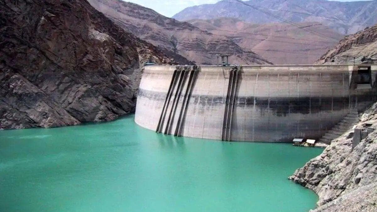 یک نفر در صداوسیما گفت که ما ۴۰۰ میلیارد متر مکعب آب داریم، این‌ها دروغ می‌گویند که نداریم
