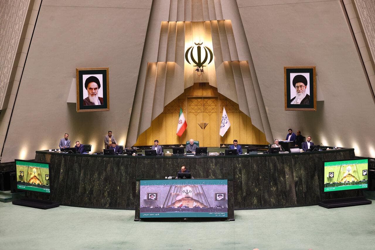 برخی دوستان می‌گفتند حضرت آقا که در دسترس نیست؛ می‌گفتم...