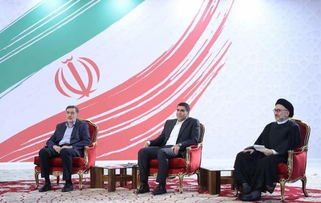 این قسمت از مصاحبه پزشکیان حذف شد؛ حاشیه‌نگاری ابطحی | پسر پزشکیان در گوش پدر چه گفت؟ | نمی‌دانم چرا موبایلم را نگرفته بودند؛ من هم آخوند و...