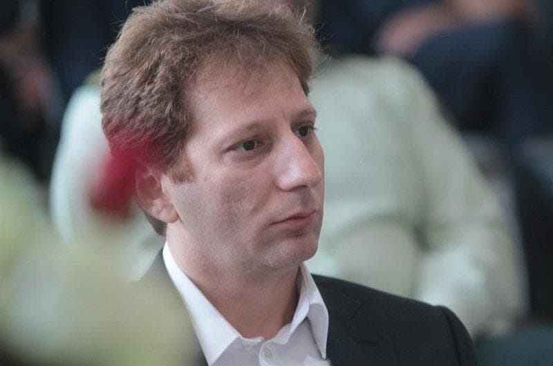 بازی خطرناک بابک زنجانی با افکار عمومی! | قیمت‌سازی برای دلار بازار را ملتهب می‌کند