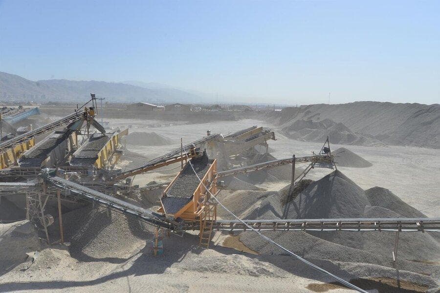 اعتراض به آلودگی محیط زیستی معادن شن و ماسه از سوی یک بازیگر + فیلم