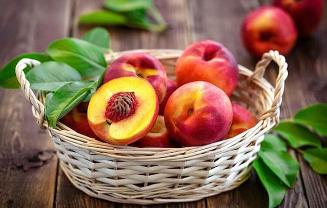 میوه ای که برای درمان یبوست و تقویت کبد معجزه می کند | میوه ای سودمند برای افراد لاغر و نحیف!