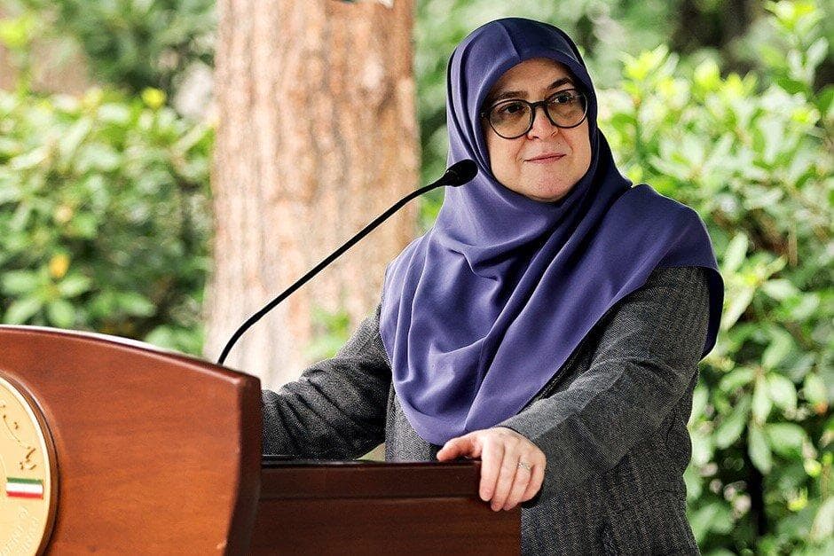 امکان برقراری مذاکرات میان ایران و آمریکا؟ | آخرین تصمیم دولت درباره ساعات کاری ادارات | دلار بالای ۱۰۰ هزار تومان را انکار نمی‌کنیم...
