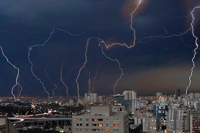 بارش رگبار باران در ۹ استان | آب های جنوب مواج و متلاطم است
