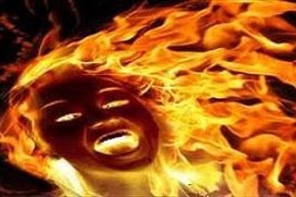 آتش زدن همسر در پارکینگ خانه با دست و پای بسته