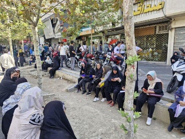ماجرای ازدحام اتباع افغان در خیابان ولیعصر تهران
