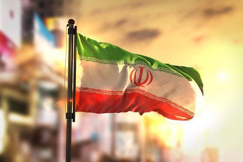 رقص پرچم جمهوری اسلامی ایران در جشن سالروز میلاد پیامبر اسلام (ص) ؛ میدان ولیعصر تهران + ویدئو