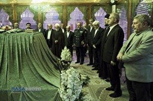 تجدید میثاق رئیس جمهور و اعضای هیئت دولت چهاردهم با آرمان‌های امام راحل (ره)