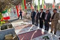 معاون استاندار اصفهان با حضور در گلزار شهدای کاشان به مقام شهدا ادای احترام کرد